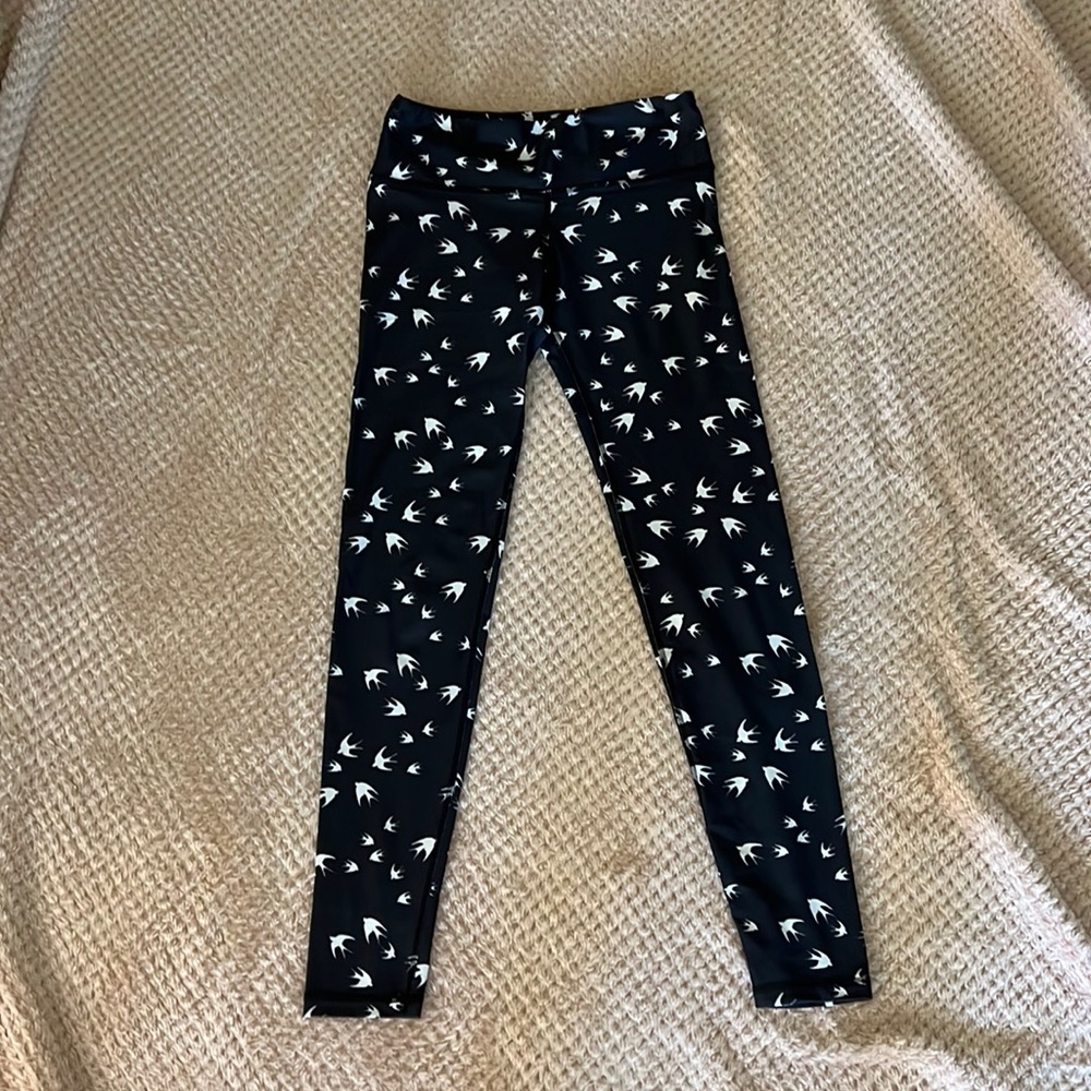 Noli leggings. Black with white birds.